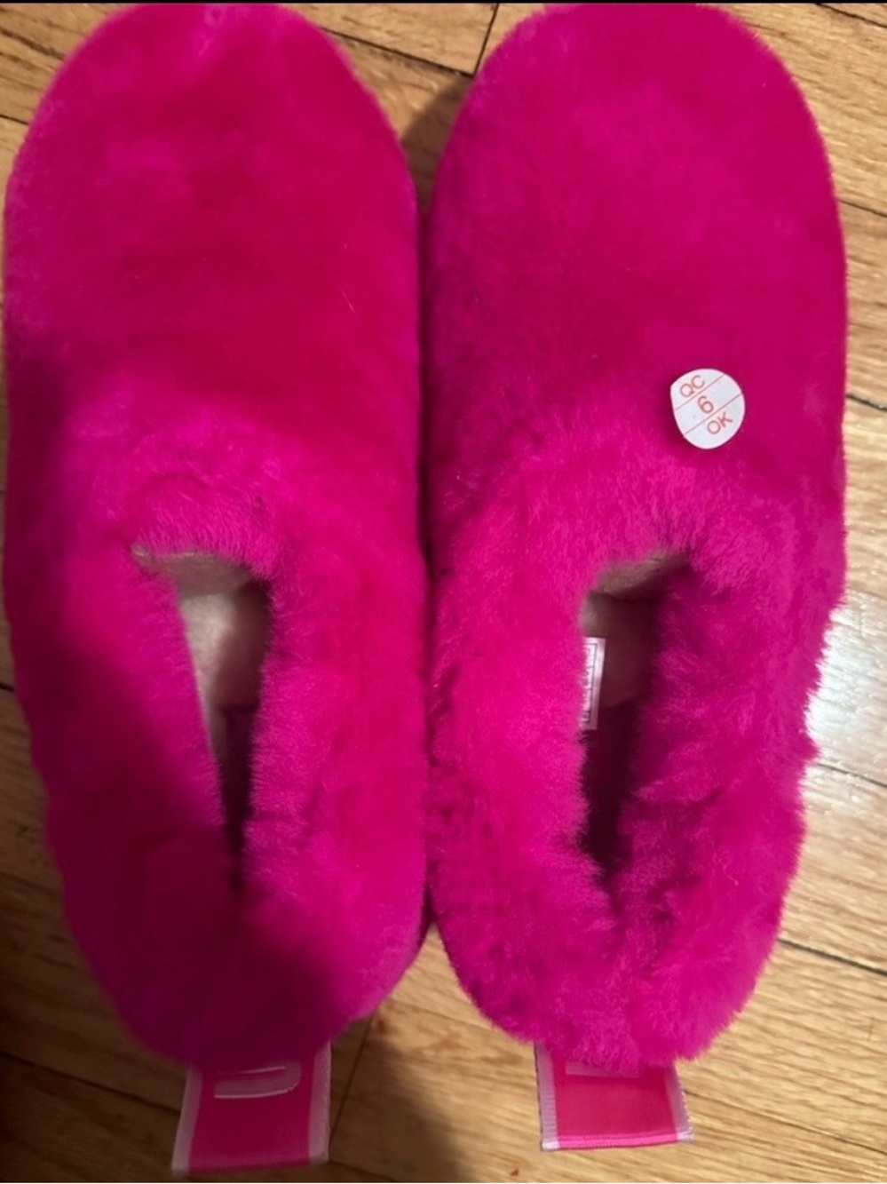 NWT UGG’S Fuchsia Women’s classic bootie